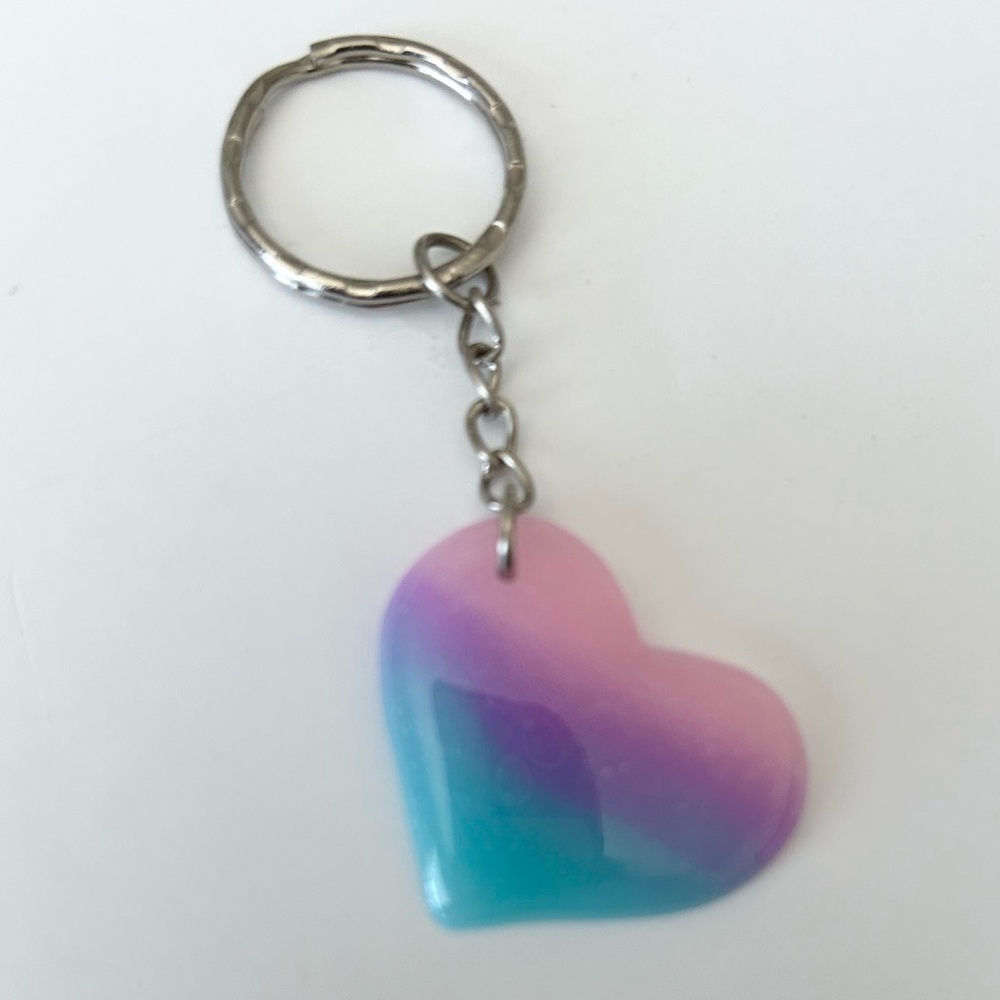 NWT Heart-Shaped Pink Purple Turquoise Blue Gradient Keychain